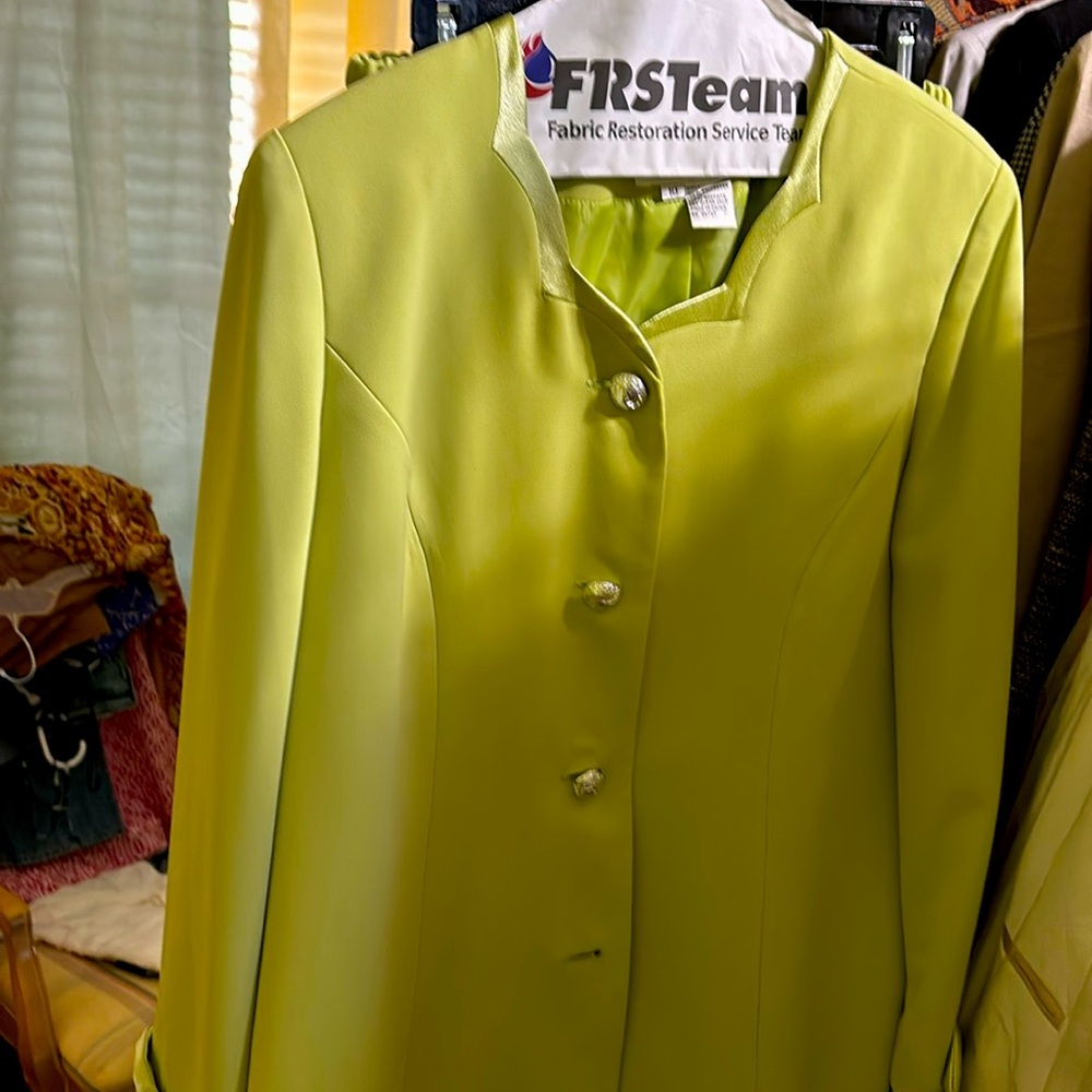 Lime green 2 pc skirt set. Jacket has 4 silver buttons and skirt’s ankle length.